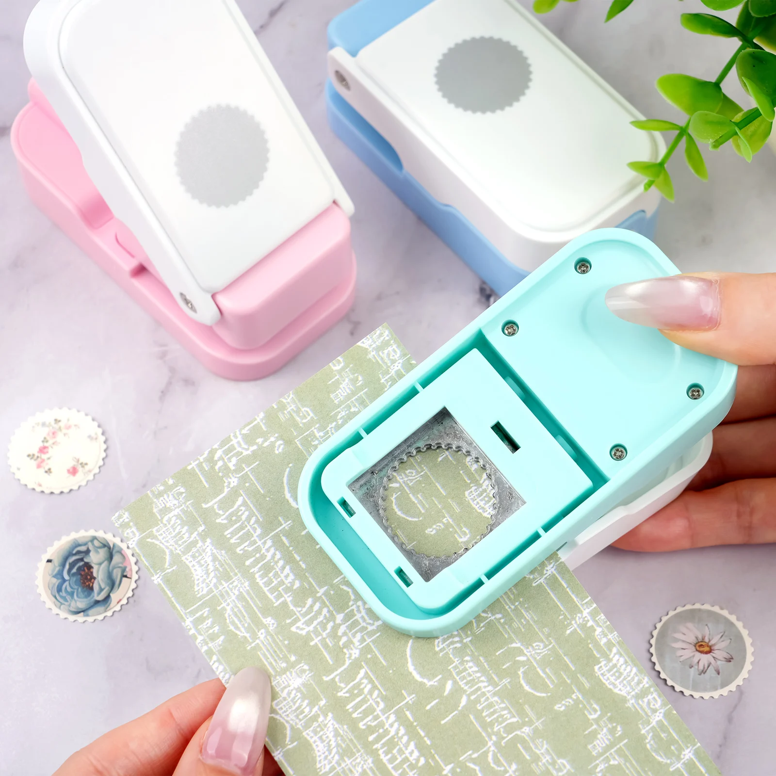 Layering Postage Stamp Circle  - Scrapbooking 评论和价格