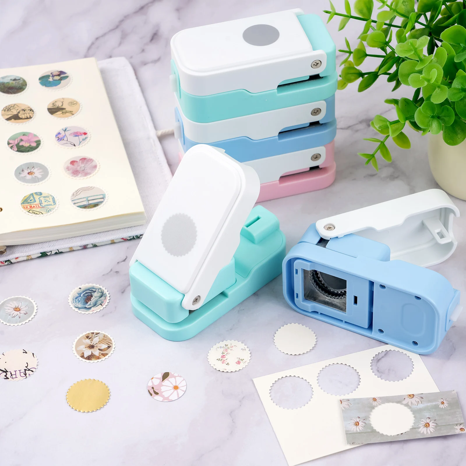 Layering Postage Stamp Circle  - Scrapbooking 评论和价格